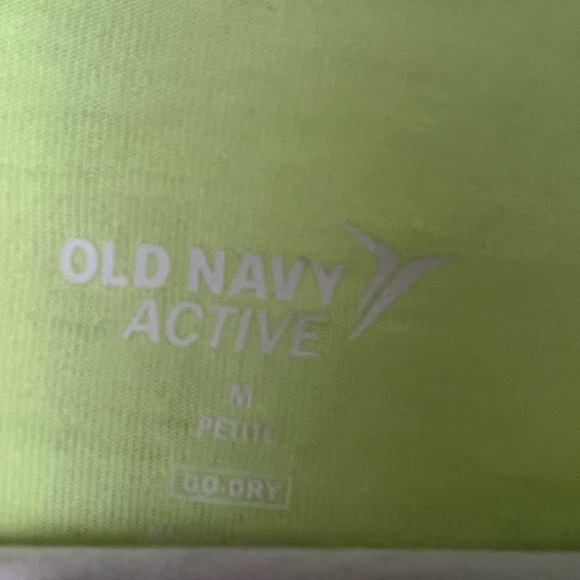 Old Navy Active long sleeve crop - Picture 3 of 3